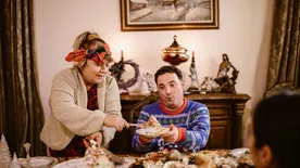 "Az anyósom azt követeli, hogy eljöhessen a nászutunkra - nem akar lemaradni"