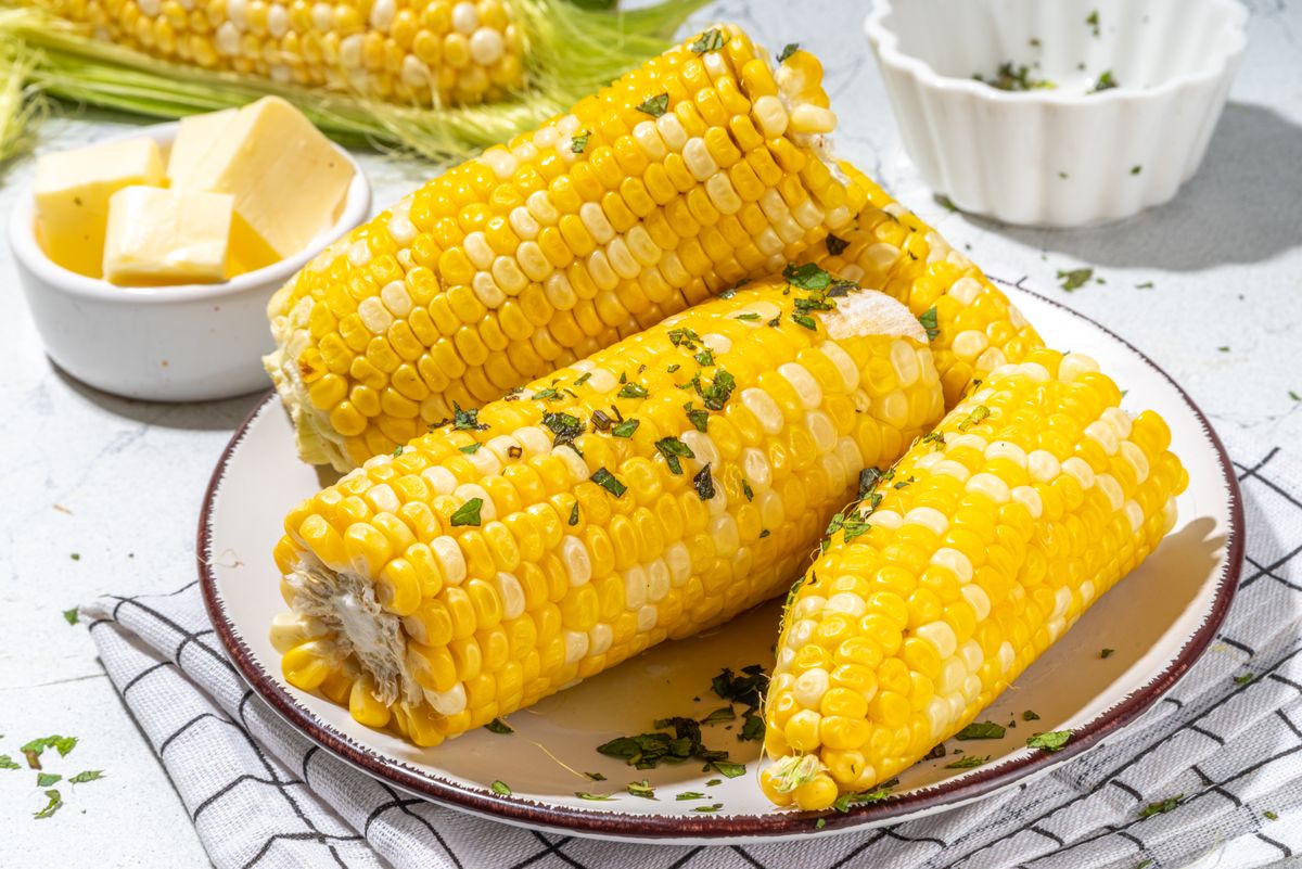 Boiled,Corn,With,Butter,And,Herbs.,Ripe,Yellow,Organic,Cooked csemegekukorica