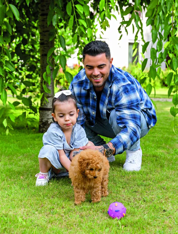 Young G Béci és az elhíresült kutyája, fotókkal, kislányával - RIPOST