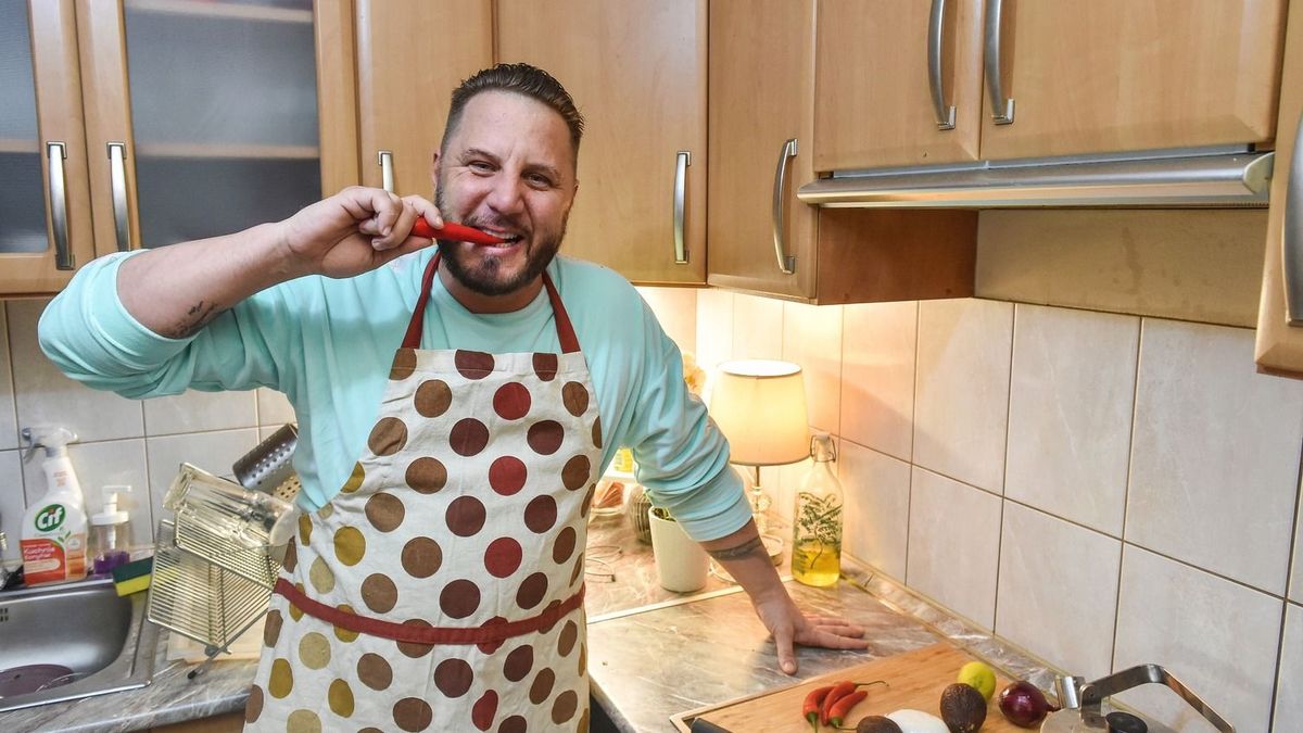 „Egy 44 éves férfi 100 kilósan a dagadt disznótól nagyon messze áll” –  Zámbó Krisztián nem hagyja, hogy bántsák