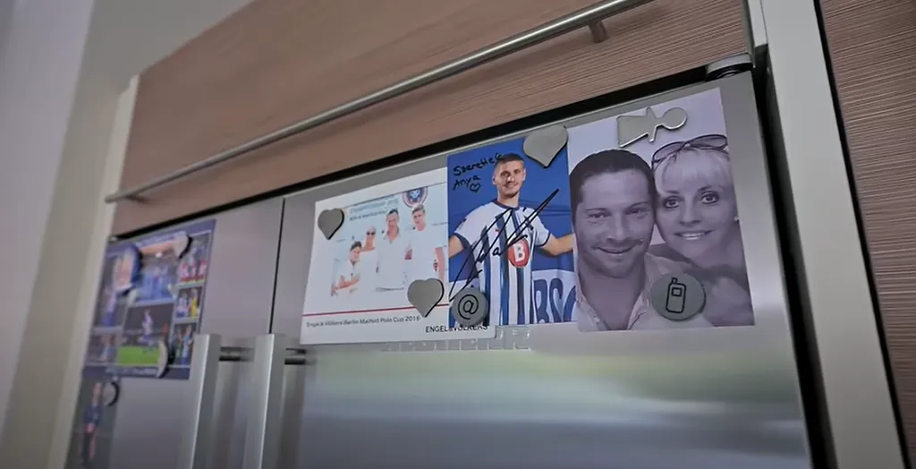 A hűtőn is lógnak az emlékek