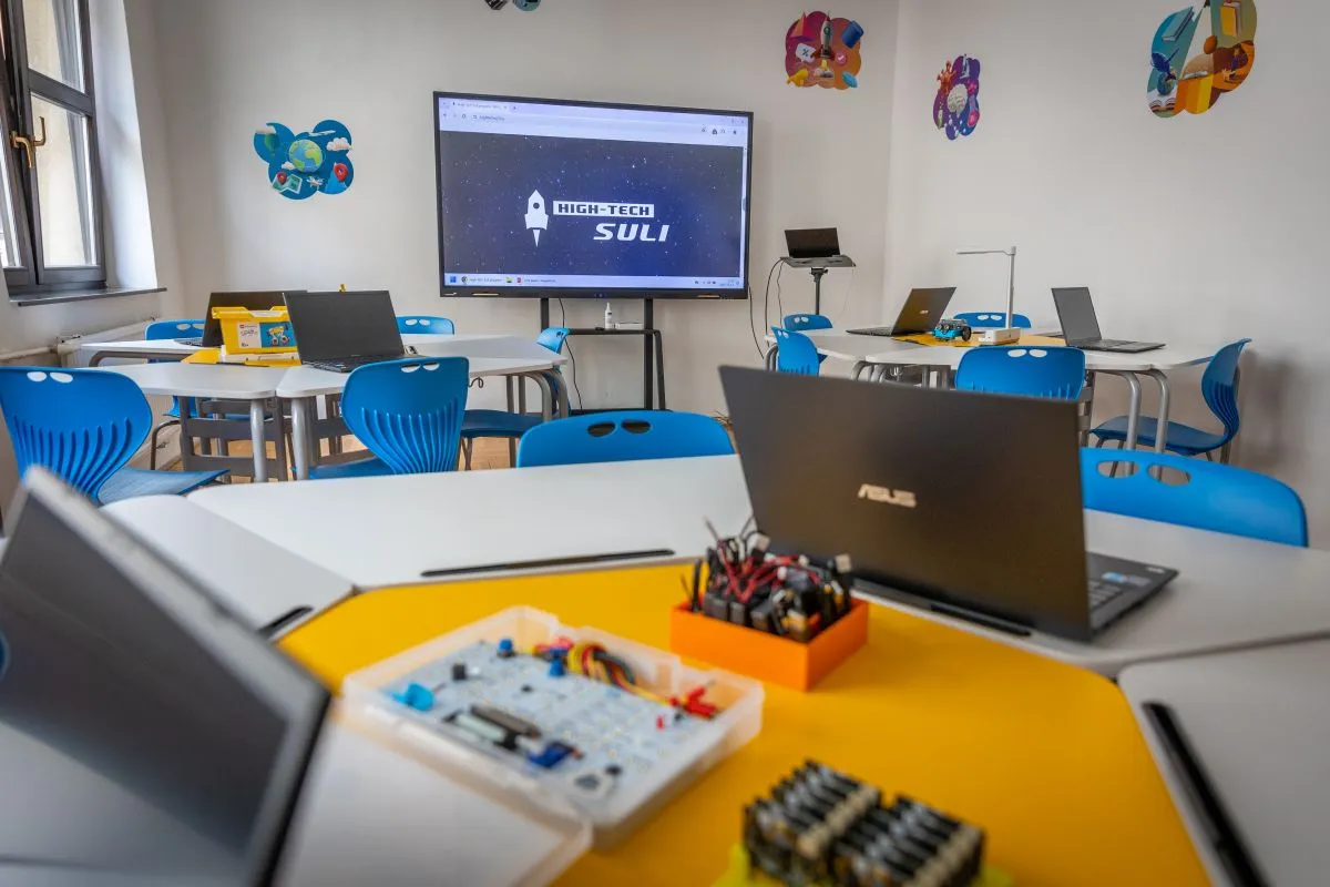 High-Tech Suli Program ünnepélyes digitális tanterem átadója Várkonyi Andreával
CSAK JÓVÁHAGYATÁS UTÁN HASZNÁLHATÓ!!!