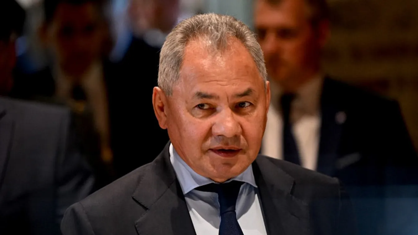 Elfogatóparancs a korábbi orosz védelmi miniszter ellen