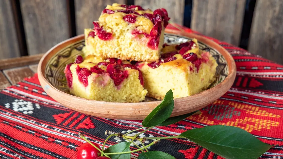 Homemade,Sour,Cherry,Sponge,Cake,Slices,On,A,Traditional,Setup