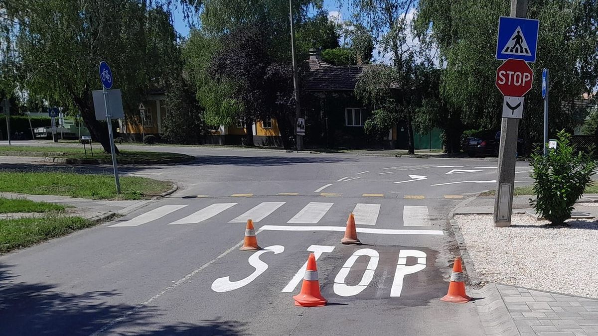 Ezen a röhög az ország: Így fújták az aszfaltra Kalocsán, hogy STOP - Fotók!
