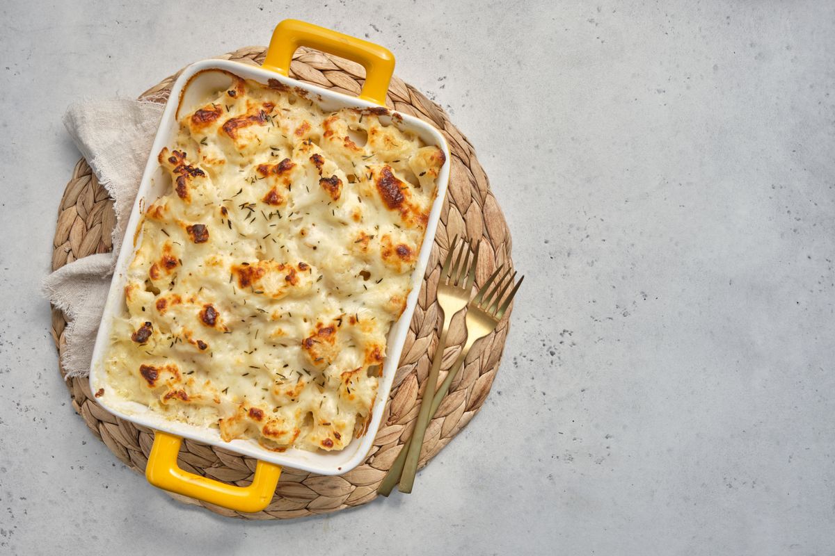 A,Casserole,Dish,Filled,With,Macaroni,And,Cheese,With,Cauliflower,