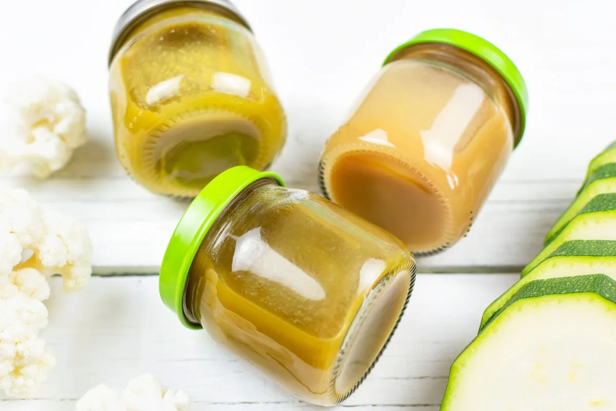 Glass,Jars,With,Children's,Mashed,Broccoli,,Cauliflower,And,Zucchini,Puree