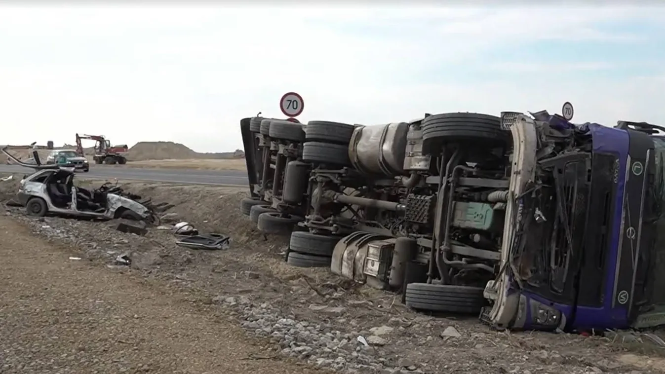 Tragédia Kenderesnél: szemből tarolta le a kamion a kocsit