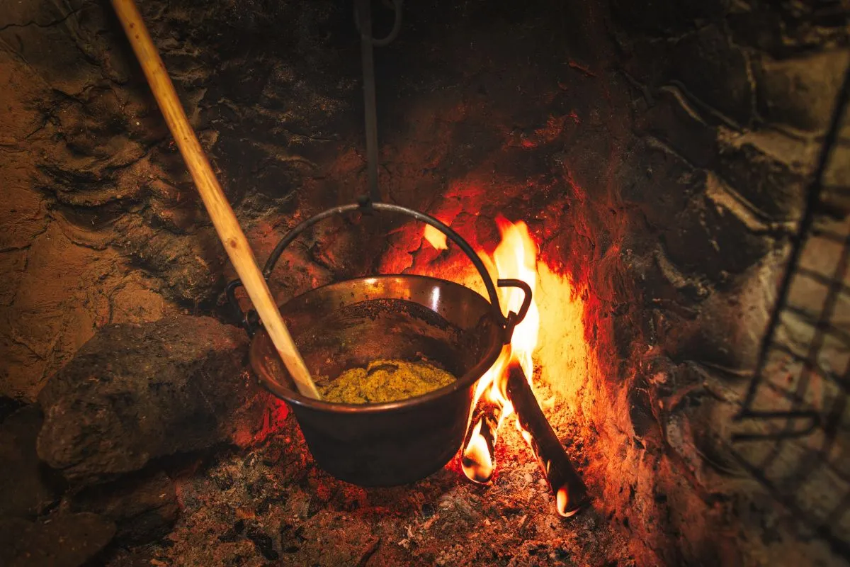 Cauldron,With,Polenta,On,The,Fire,In,A,Rural,House