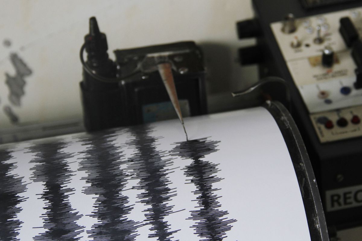 Volcano,Activity,Recording,Tool,,Or,Seismograph