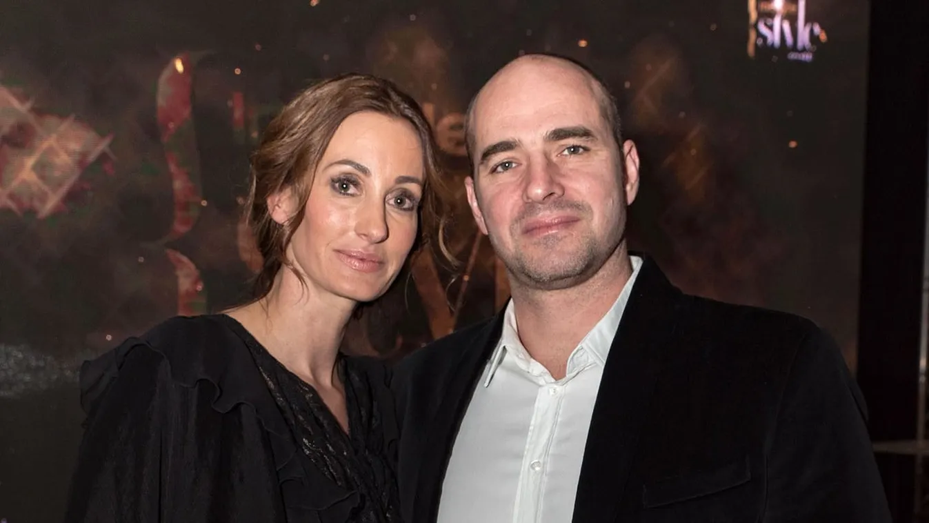 Friss fotón Benedek Tibor és Epres Panni 17 éves fia