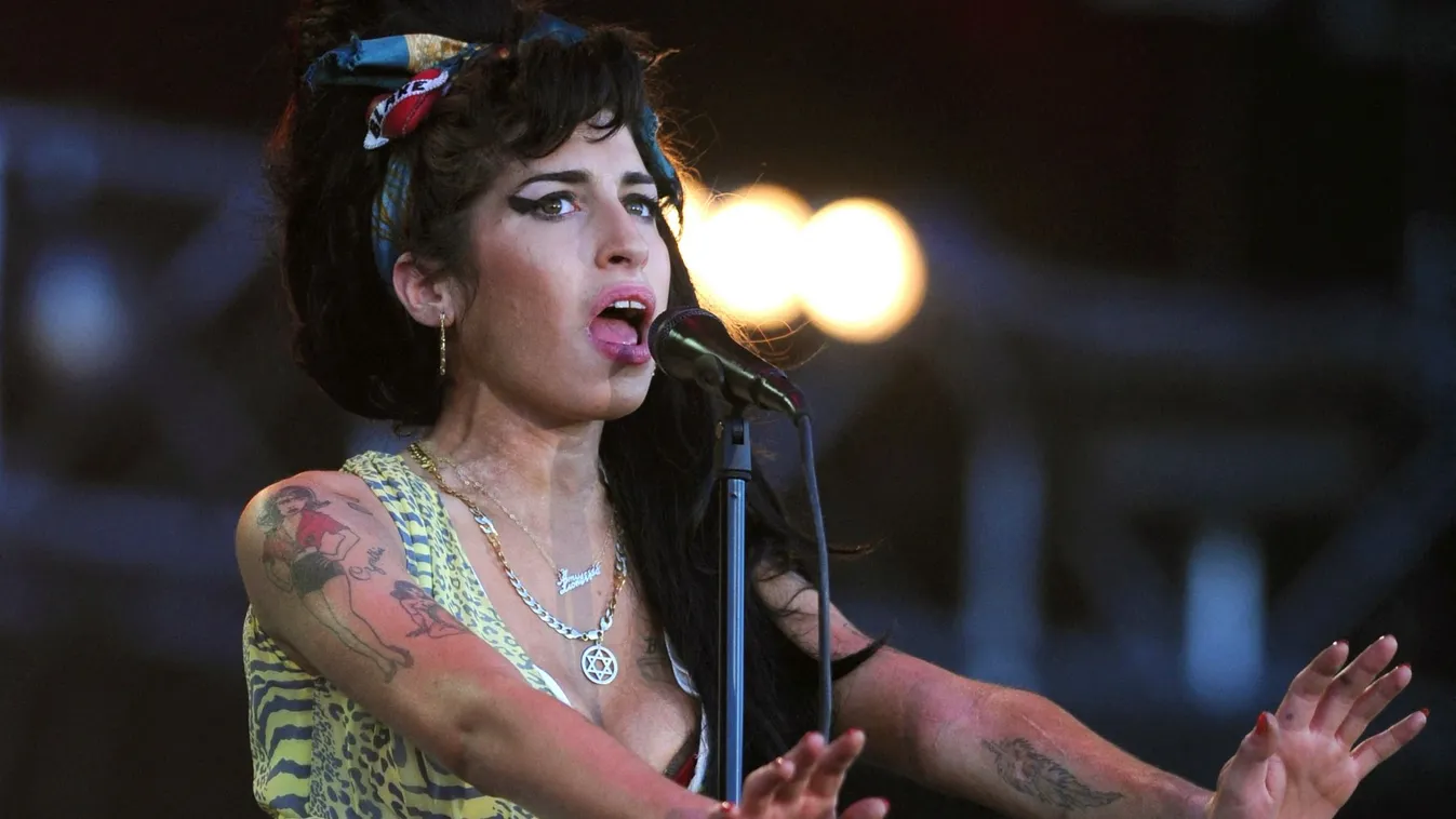 Sírjánál emlékeztek a 13 éve elhunyt Amy Winehouse-ra