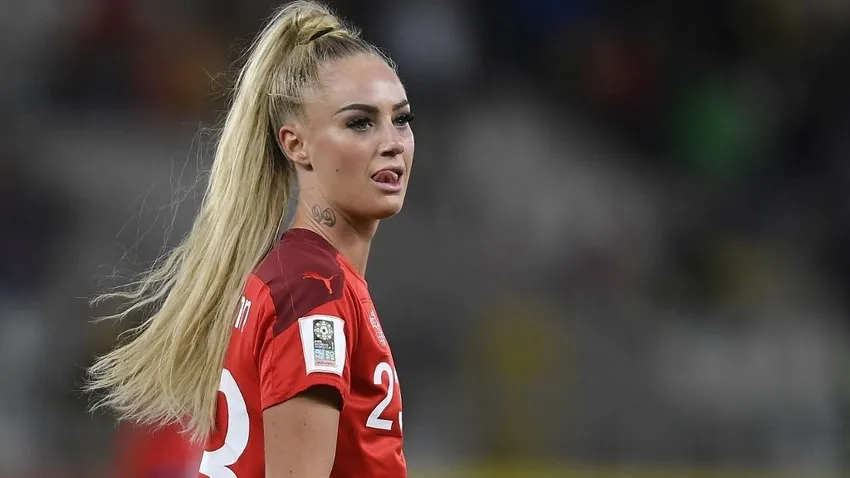 Kiakadt a pasijára a legszexibb focistalány