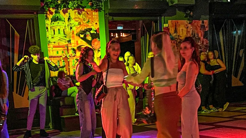 Magyar Péter kiskorú lányoknak tett perverz ajánlatokat