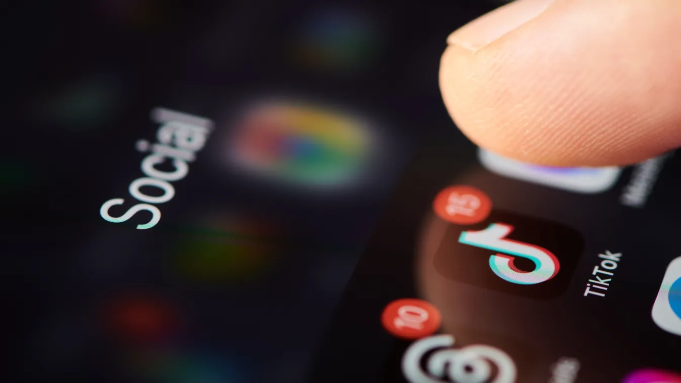 Közösségi média szakértő: A legtöbb fiatal eltévedt