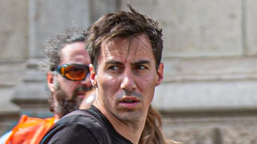 Kéz és ujjtöréssel fenyegetőzőalak Mag yar Péter helyettese