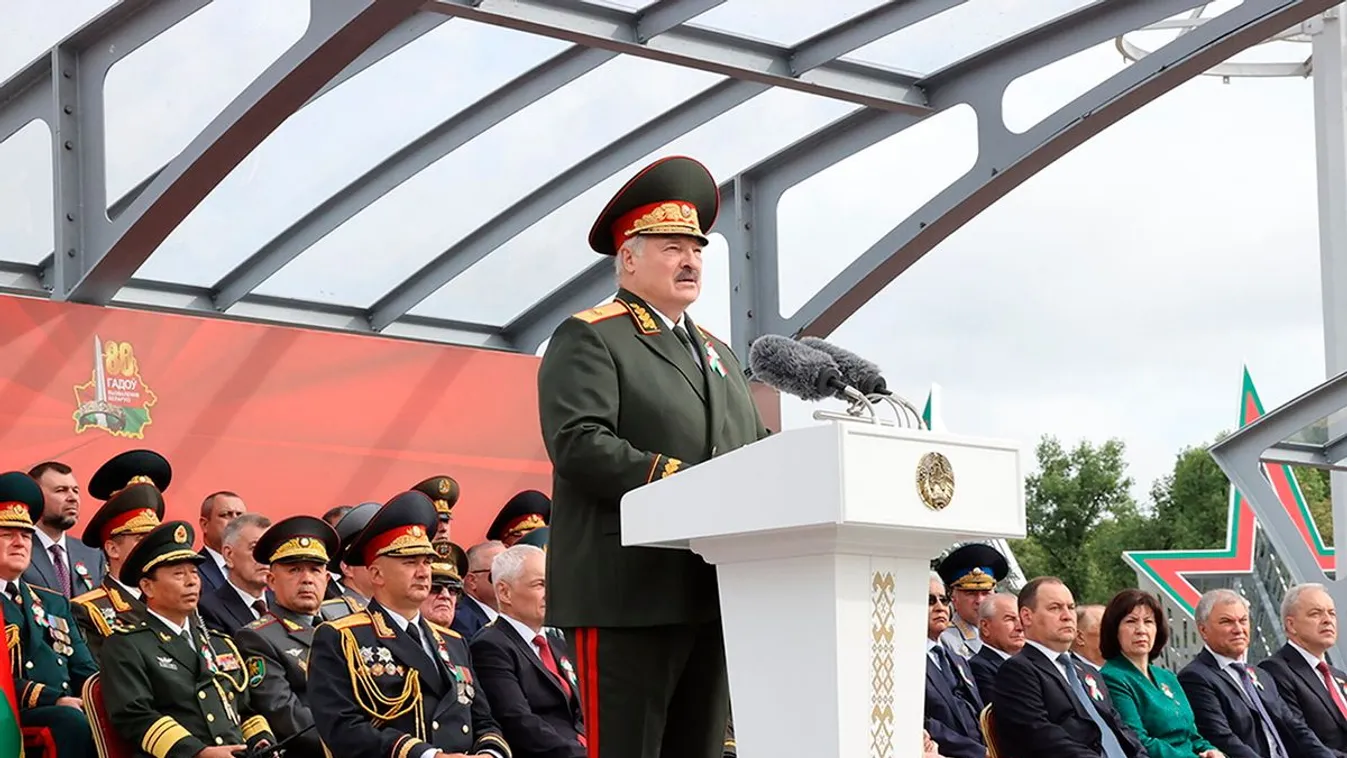 Lukasenka váratlanul Moszkvába repült