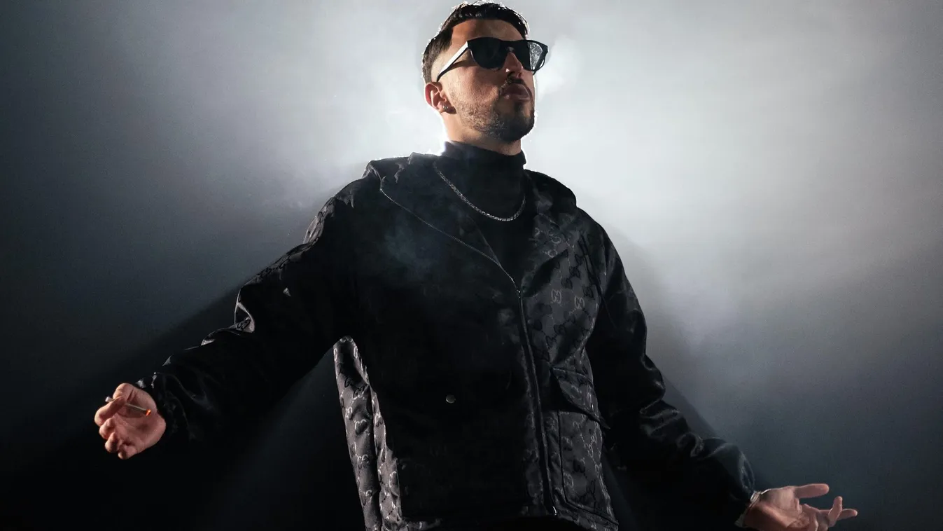 Új barátnő? Egy szőkeséggel látták KKevint - Lesifotó