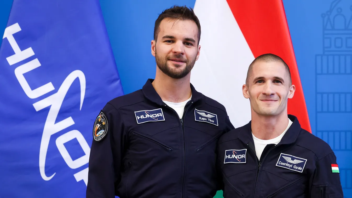 Ezeket a tárgyakat viszik magukkal a magyar űrhajósok - Fotó