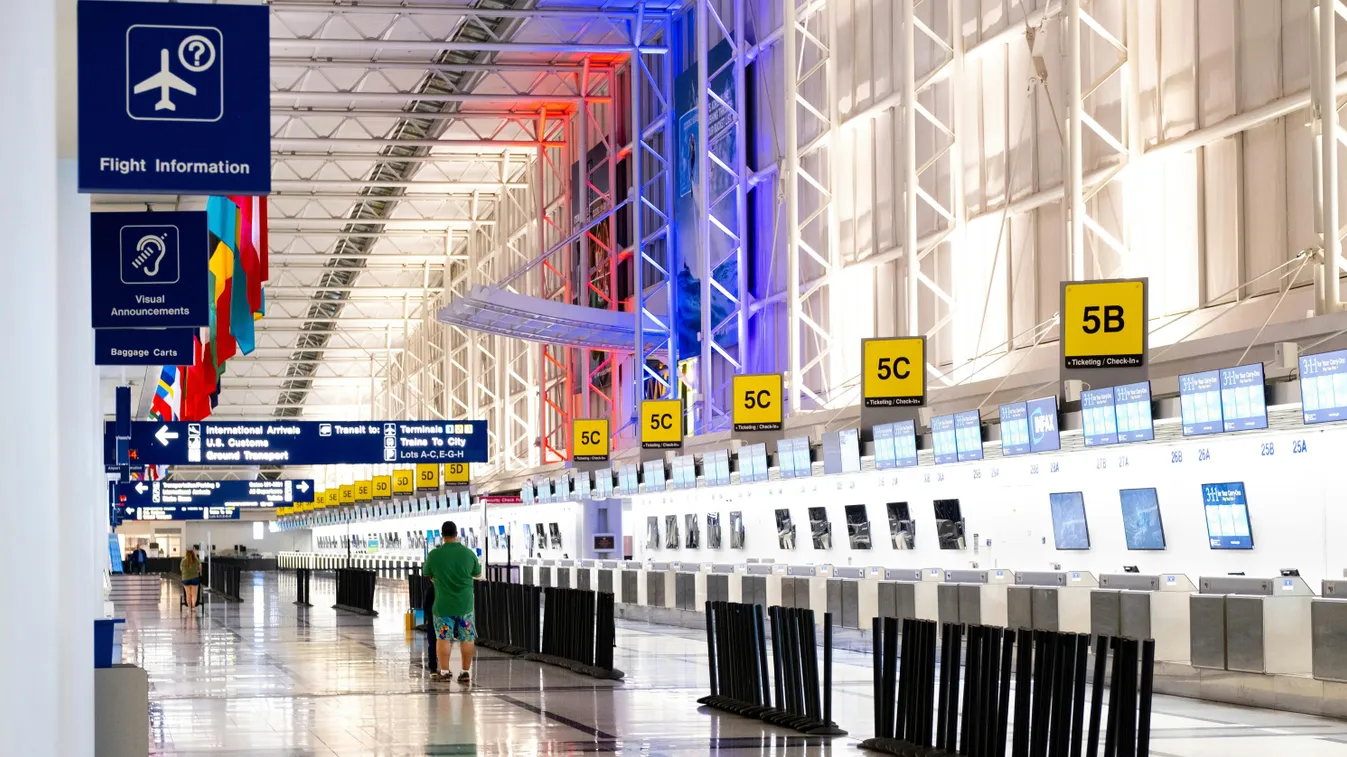 Hiába vártak segítséget a fapados légitársaságtól az utasok