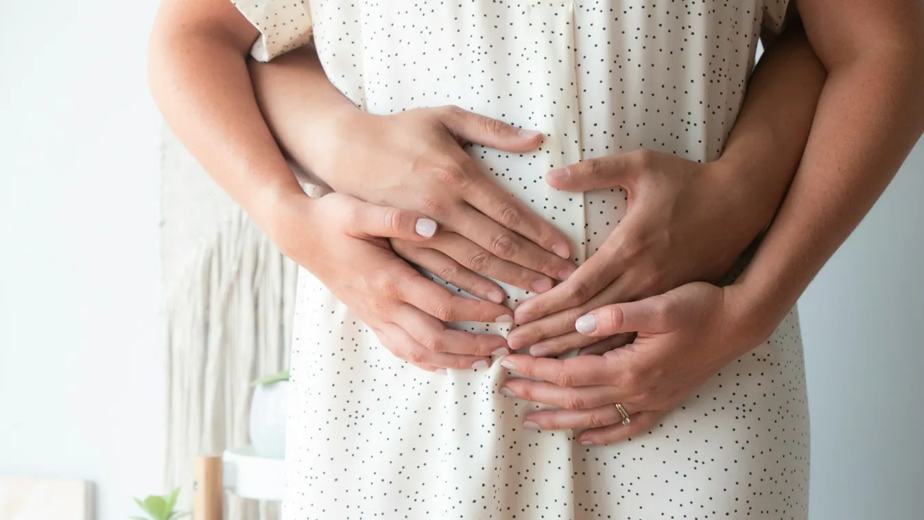 Gólyahír: babát vár az egykori szépségkirálynő