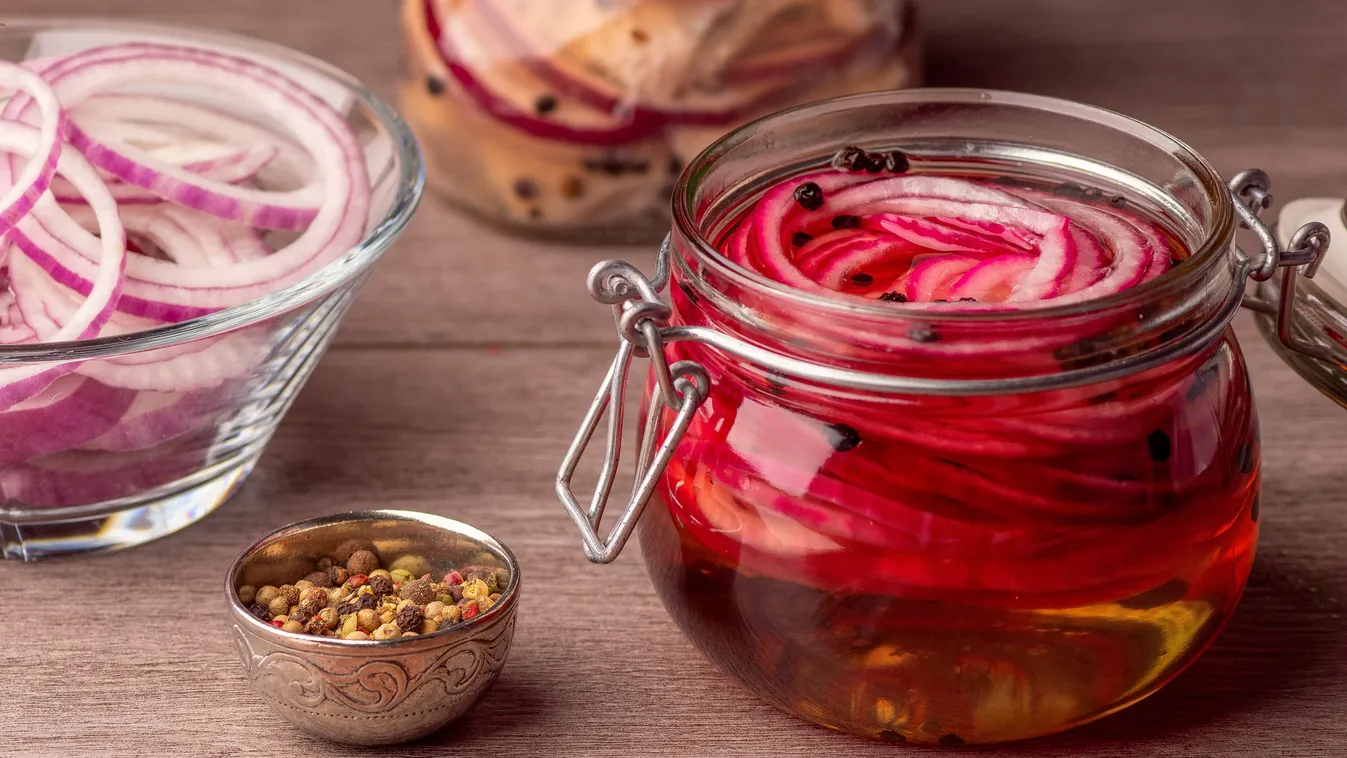 Ez a savanyított lila hagyma a nyár kedvence: 5 perc alatt elkészül