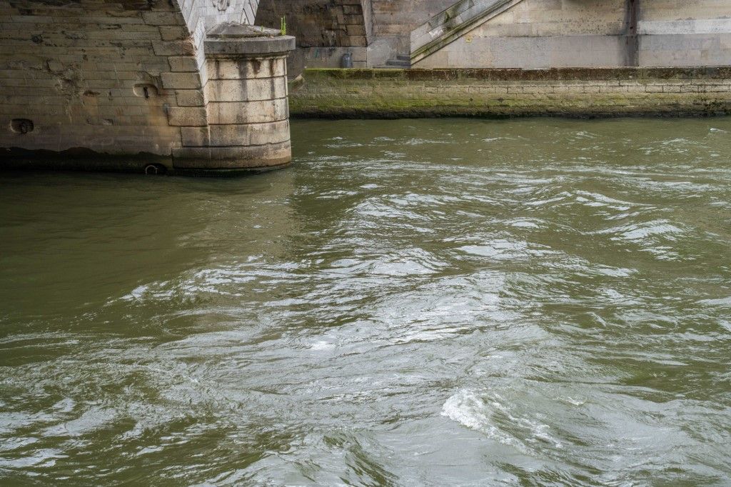 FRANCE-PARIS-SEINE-WATER-POLLUTION