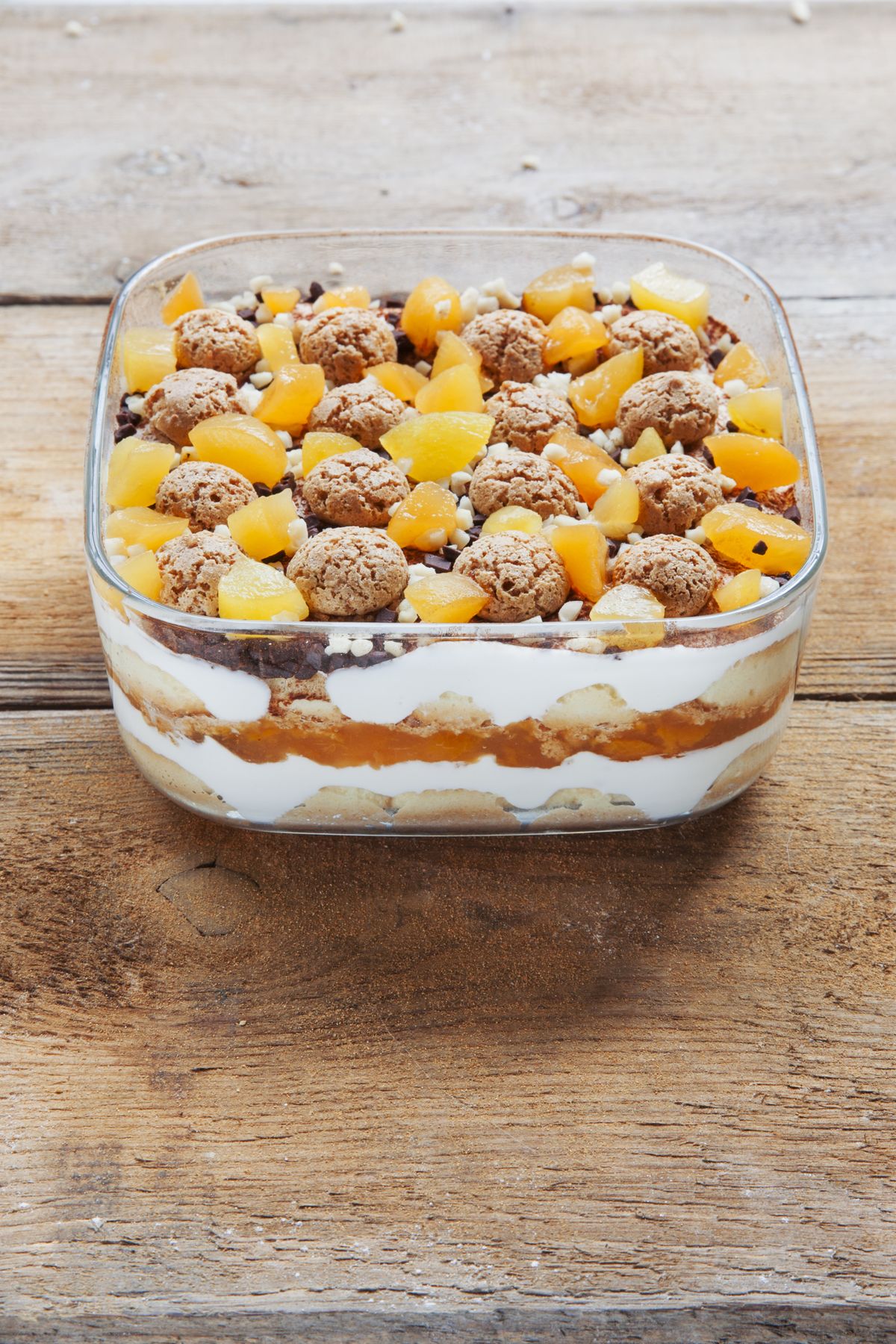 Tiramisu,With,Amaretto,,Peach,And,Chocolate