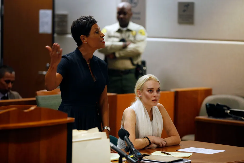 Lindsay Lohan 2010-ben újabb szerepet veszített el, és mivel nem jelent meg az elvonón, amivel a próbaidőt megszegte, 90 nap börtönre, majd 90 nap rehabilitációra küldték Fotó: Getty Images