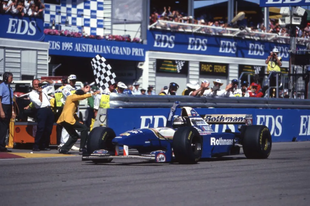 Damon Hillt kétkörös előnyben intették le 1995-ben, Adelaide-ben