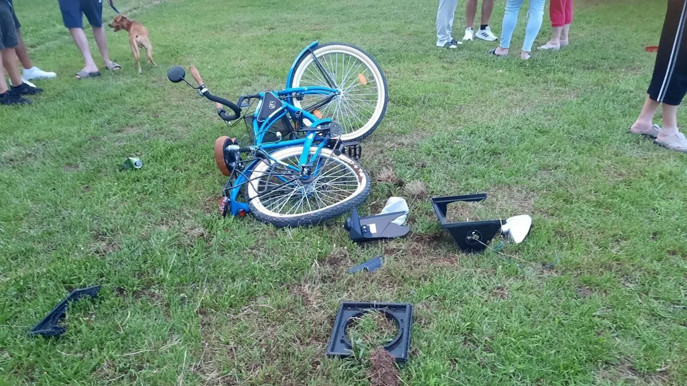 Száguldó autós csapódott a kerékpársávra Nyíregyházán