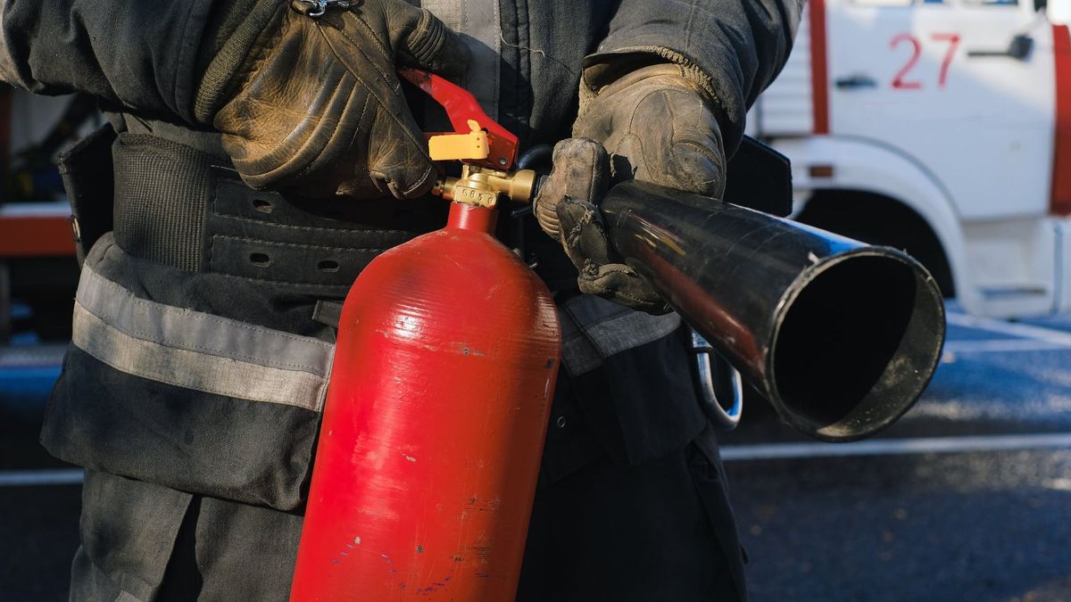 Most érkezett: körbezárták a lángok, elektromos roller miatt halt meg otthonában a férfi