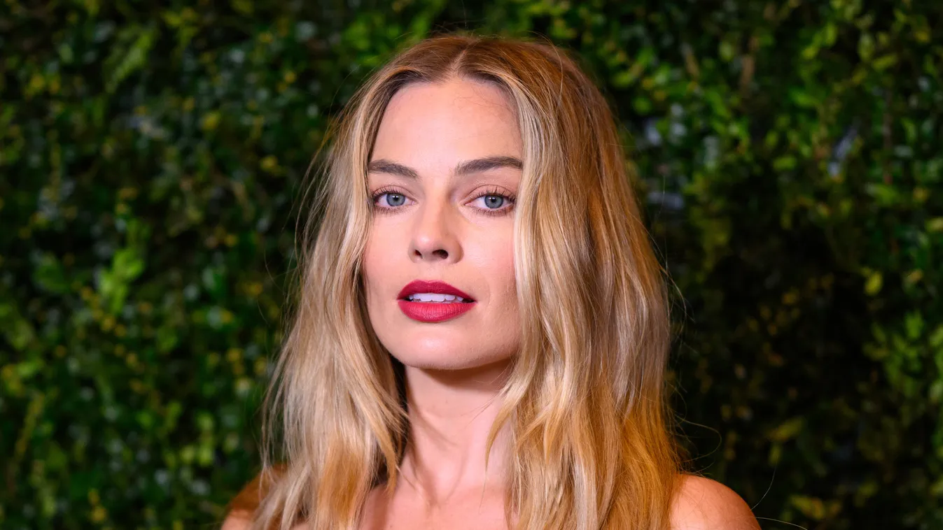 Árulkodó fotók, gyanúsan kerekedik a színésznő pocakja