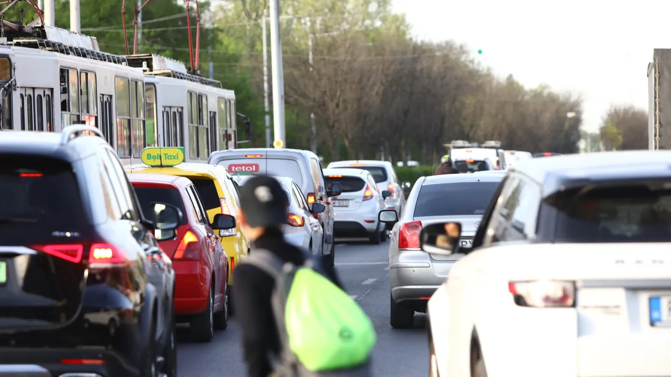 Megbénult a közlekedés Budapesten, akkora baleset történt