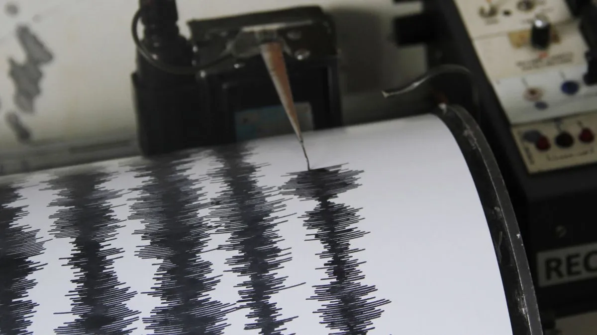 Volcano,Activity,Recording,Tool,,Or,Seismograph