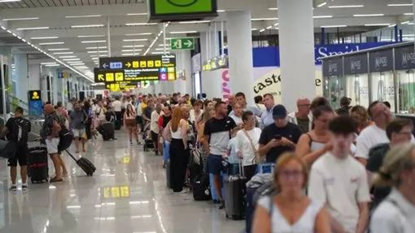 Globális káosz: leálltak a repülőterek, bankok, boltok, elszállt az internet