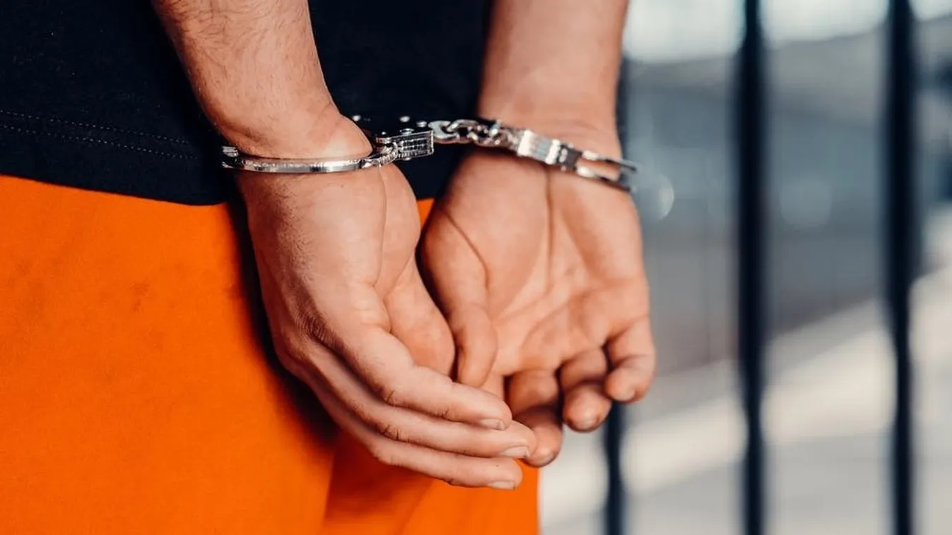 Több száz gyermekpornó képpel és videóval bukott le a férfi