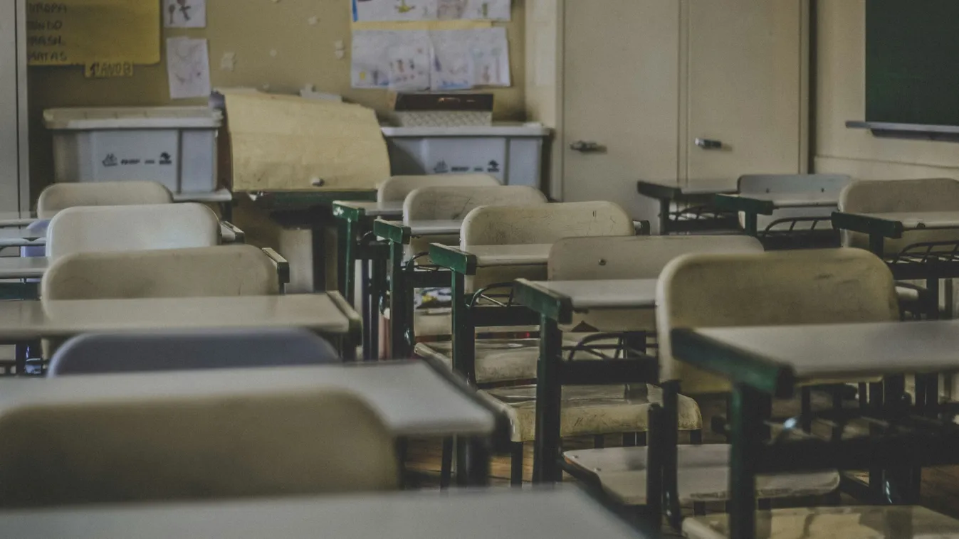 Az iskolában robbant a kéj: a 47 éves házas tanárnő a diákját csábította el