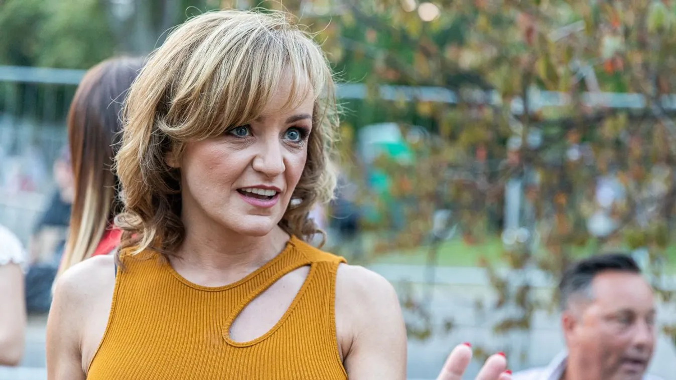 Szandi ledobta a ruháit, brutálisan szexi testet villantott