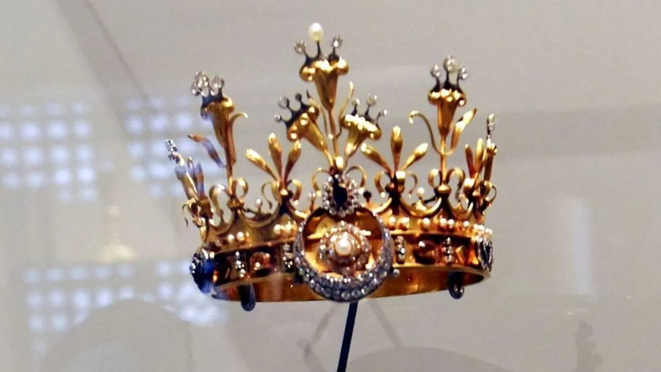 Ellopták Mária és Jézus aranykoronáit Franciaországban