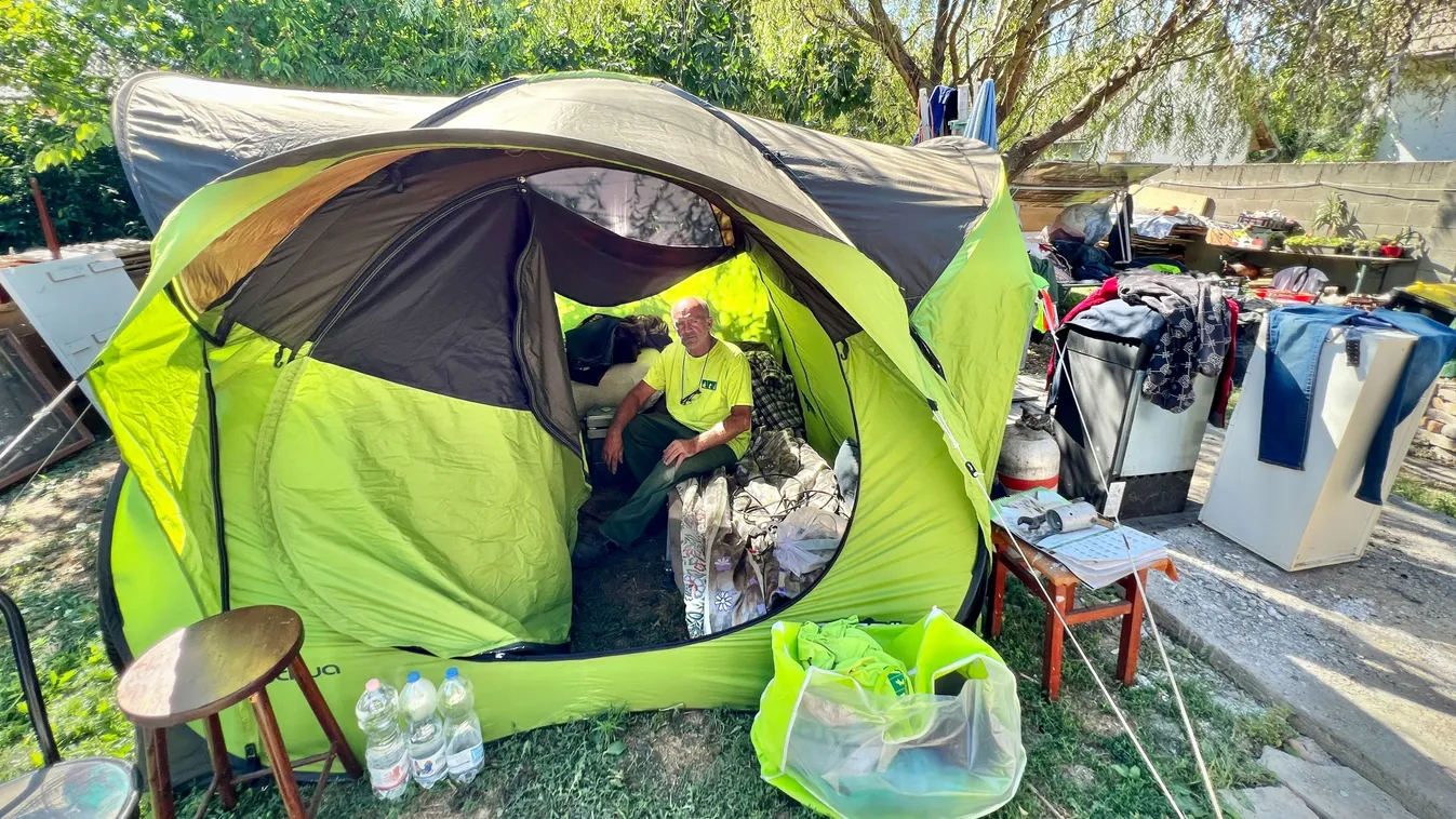  Béla a leégett háza romjain él egy sátorban - Fotók