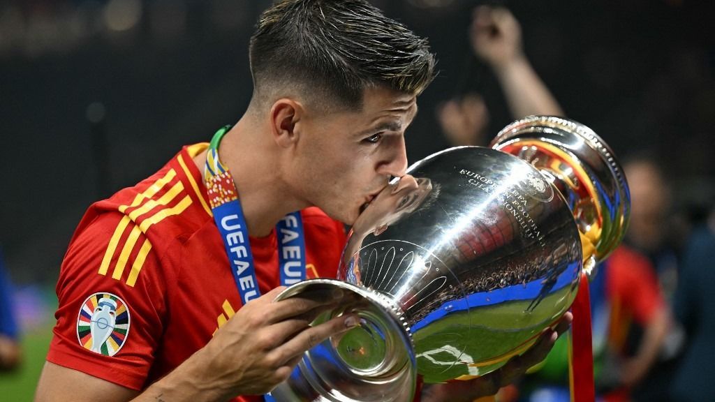 Morata vehette át a spanyolok Eb-trófeáját, és napokon belül aláírhat az AC Milanhoz