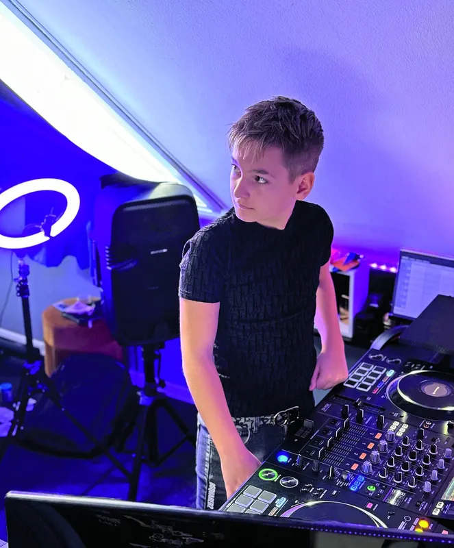 hot magazin dj benett 12 éves dj gwm pártfogoltja