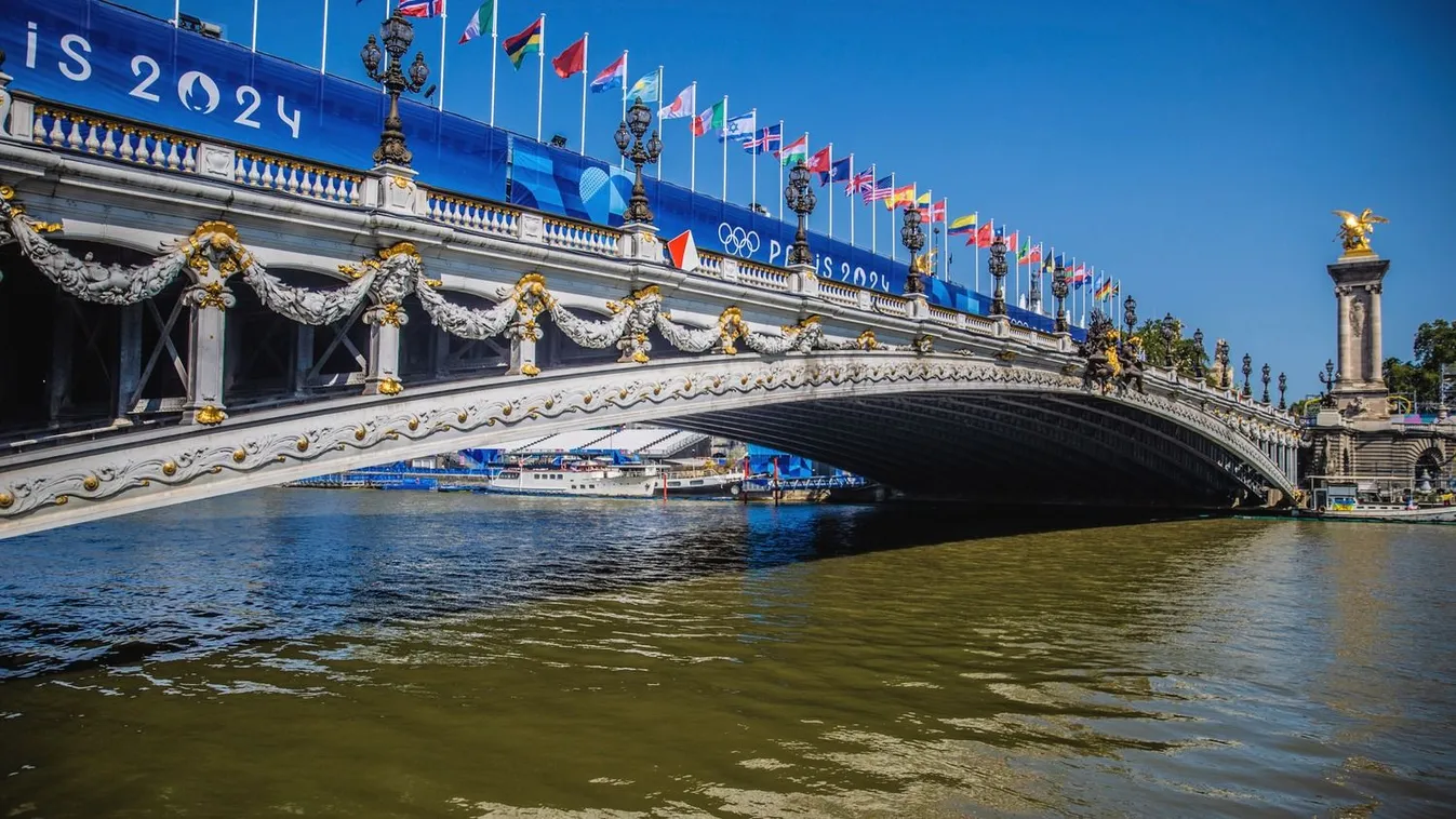 Egyre nagyobb, itt vannak a fotók a betiltott Szajnáról