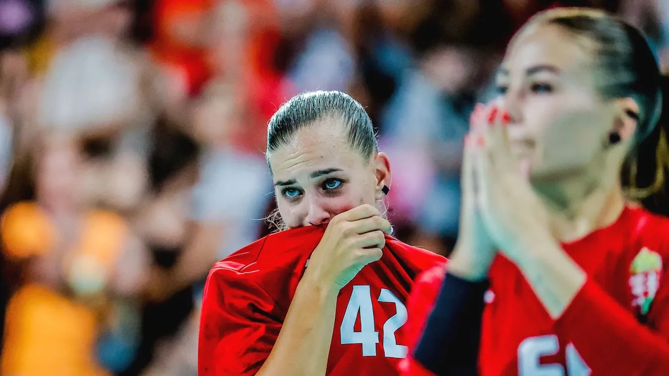 Fotókon a csalódott kézis lányok a váratlan eredmény után