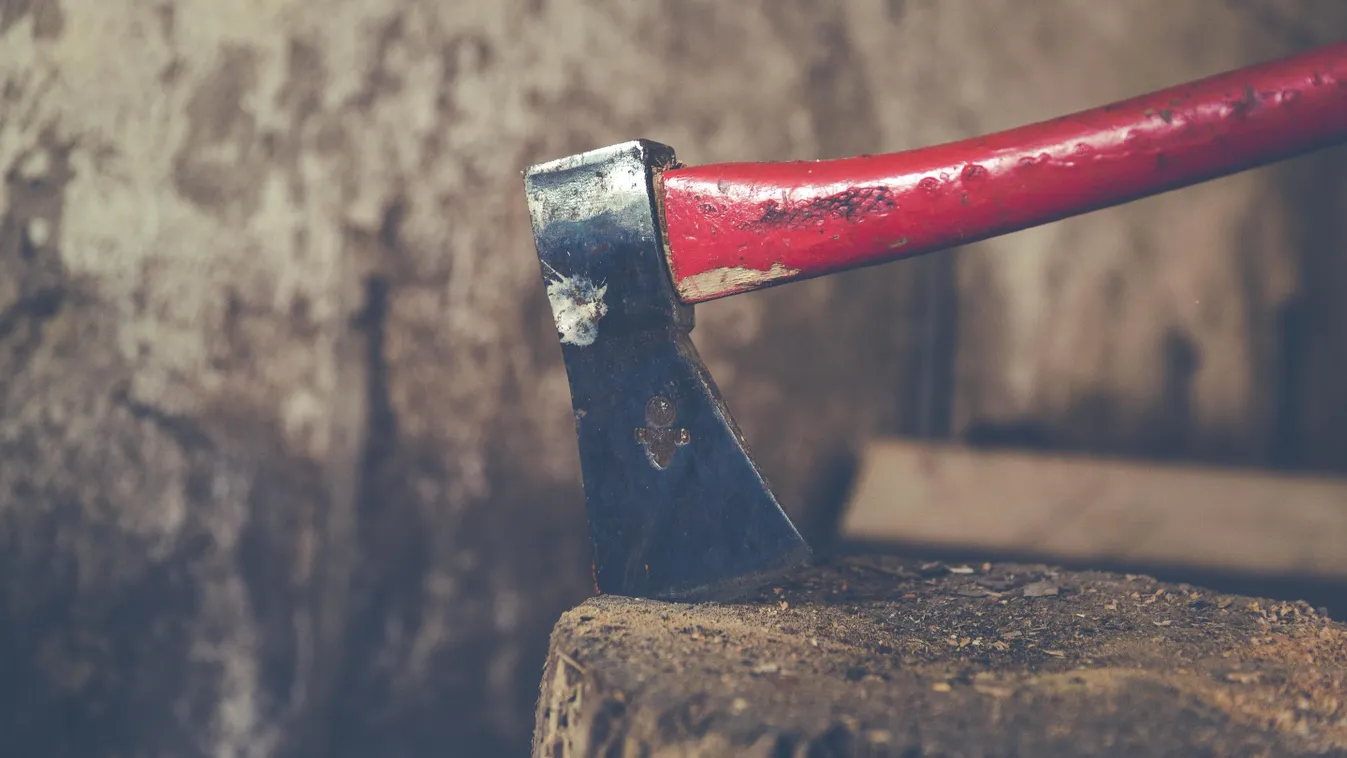 Kisfiuk szeme láttára gyilkolta meg feleségét egy férfi