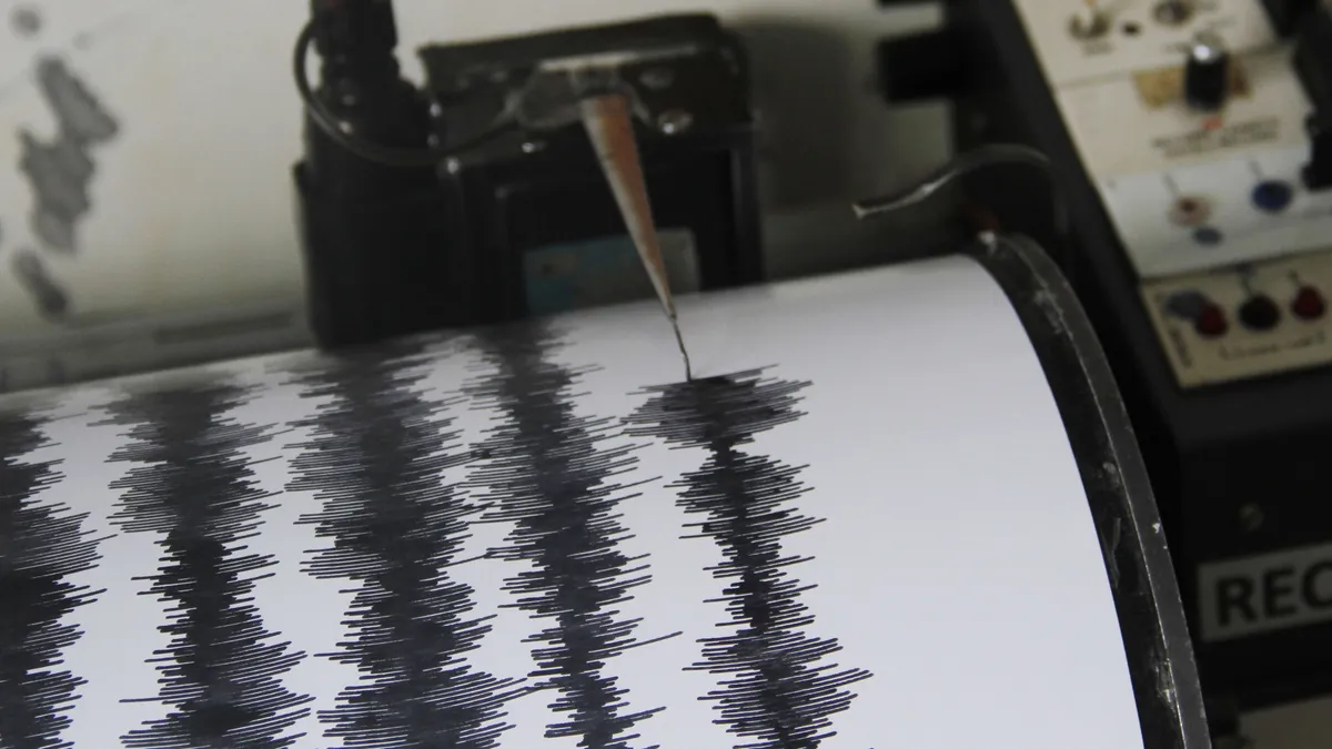 Volcano,Activity,Recording,Tool,,Or,Seismograph