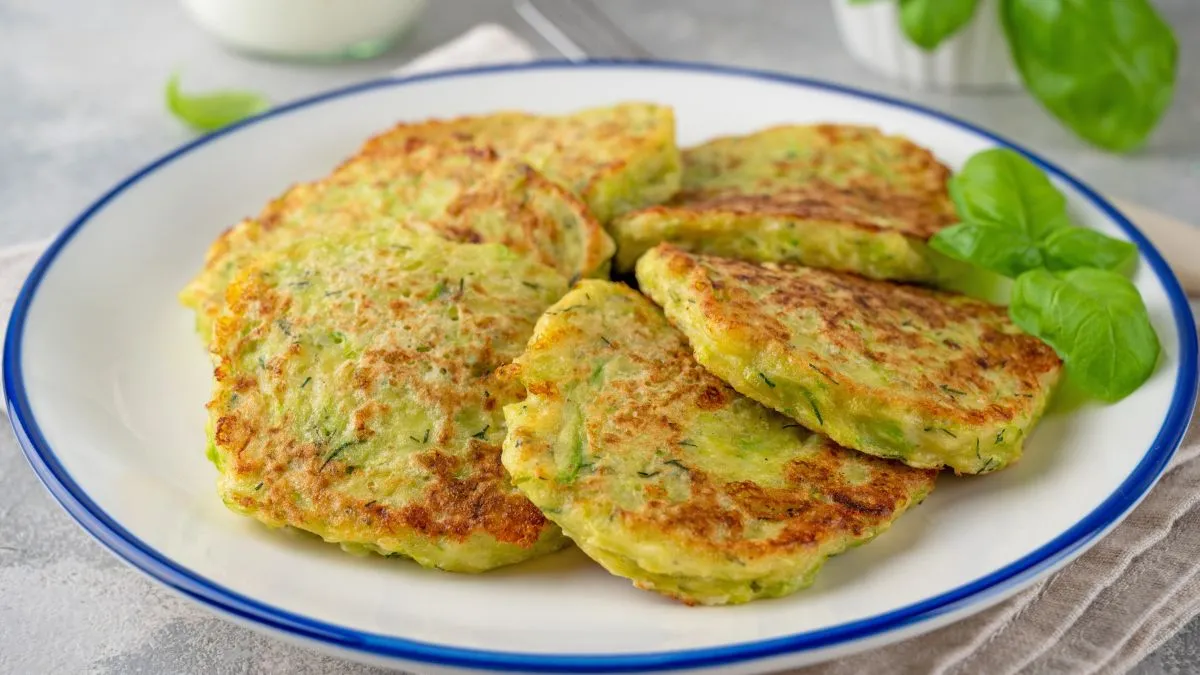 Zucchini,Fritters,With,Cheese,,Garlic,And,Herbs.,Vegetarian,Zucchini,Pancakes,