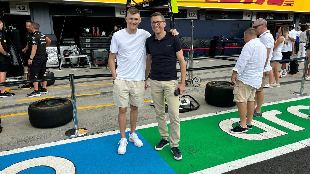 Hamiltonnak szurkol, a Hungaroringen hangol az olimpiára a magyar kézis