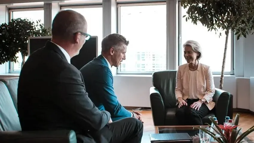 Magyar Péterék beálltak a sorba, akik támogatják von der Leyent és a háború folytatását